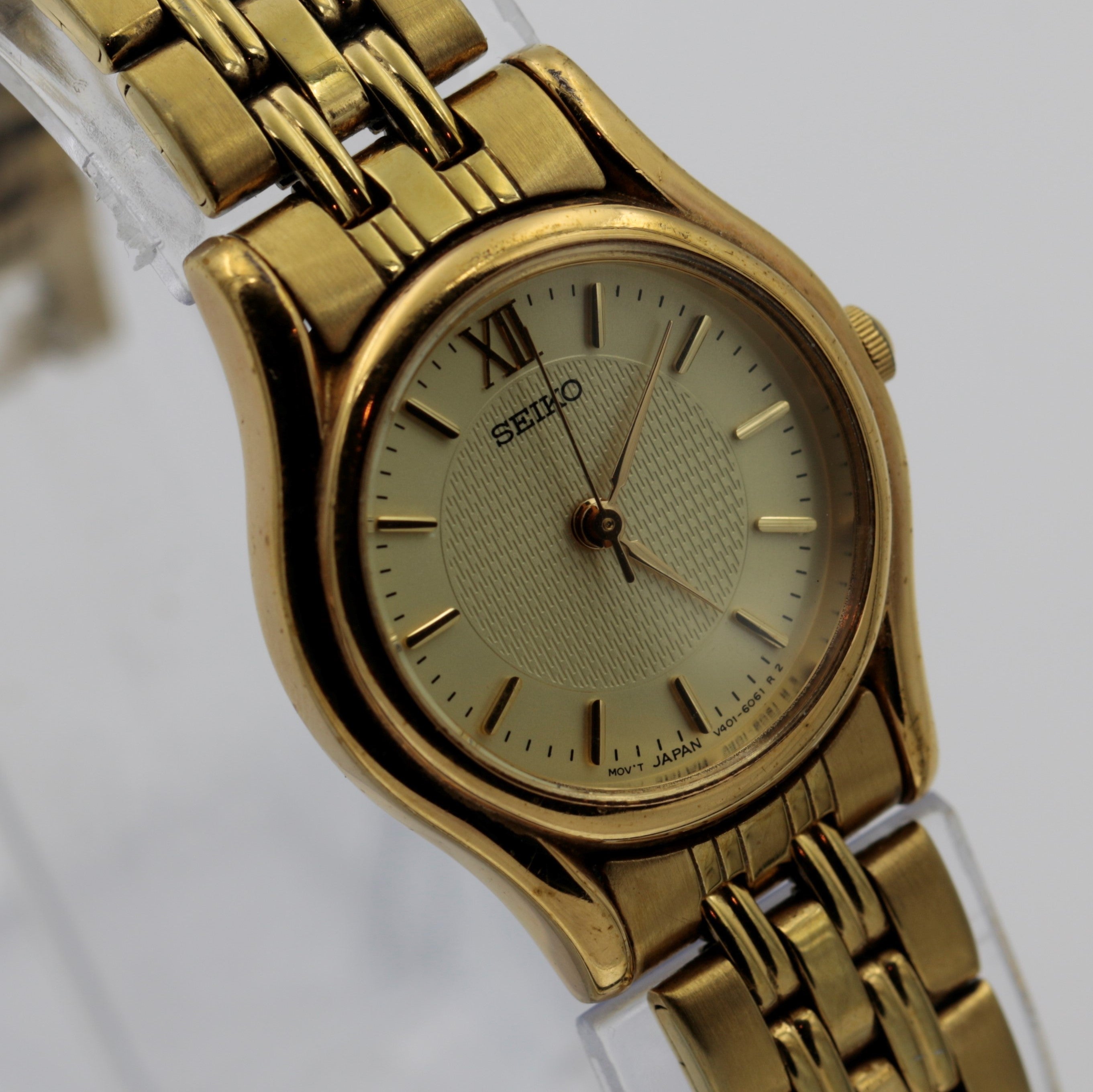 SEIKO レディースウォッチ 2Y00-5G29 ゴールド/ブラック - メルカリ